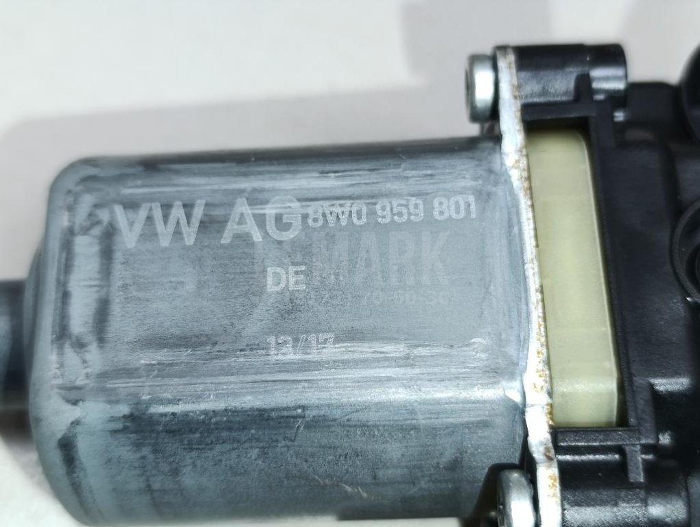 Стеклоподъемник электр. задний левый