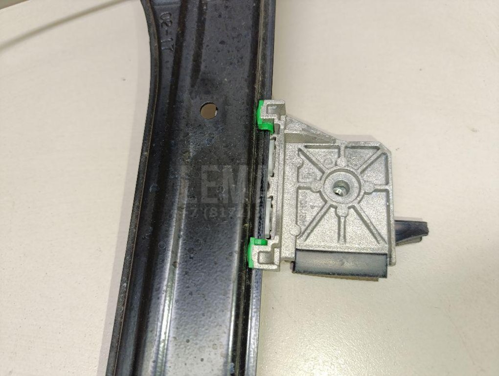 Стеклоподъемник электр. передний правый