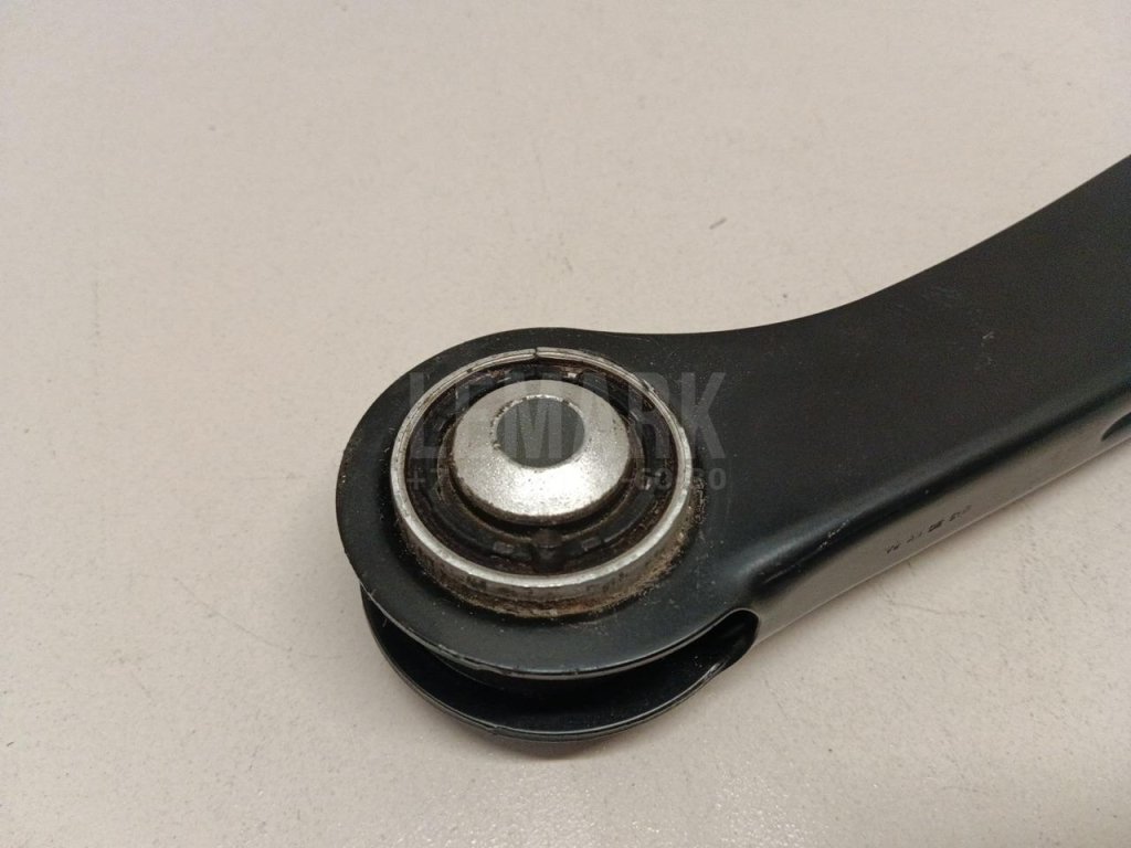 Рычаг задний верхний левый