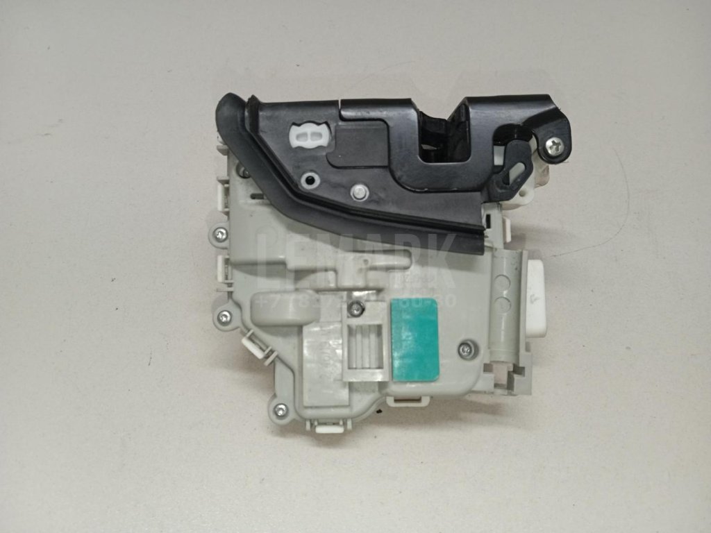 Замок двери передней правой