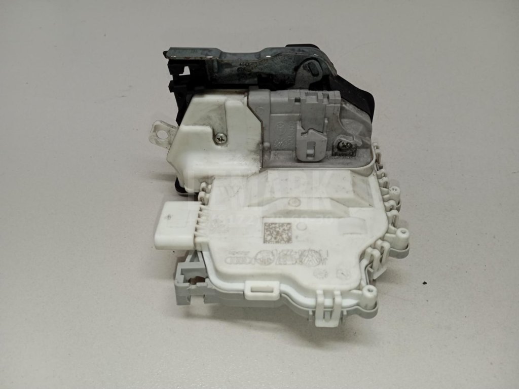 Замок двери передней правой