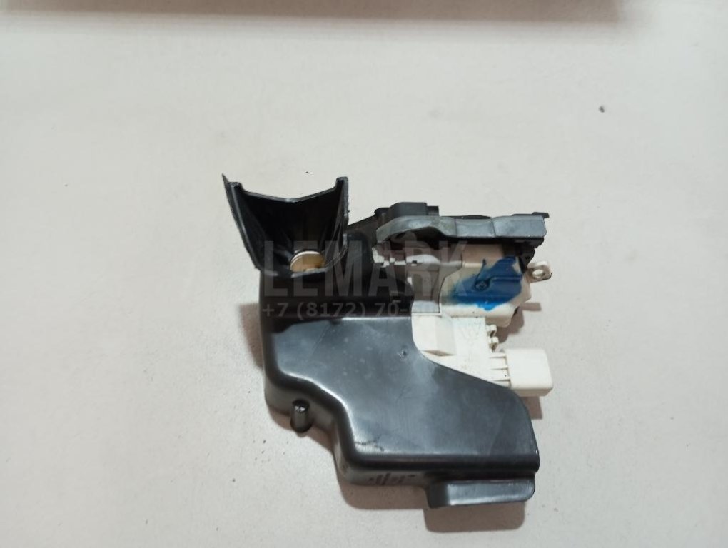 Замок двери передней левой