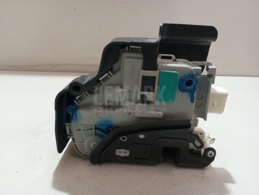 Замок двери передней левой