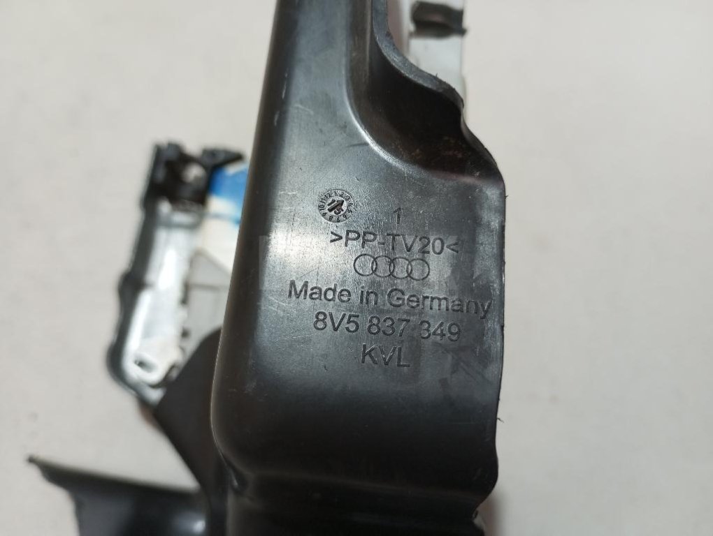 Замок двери передней левой