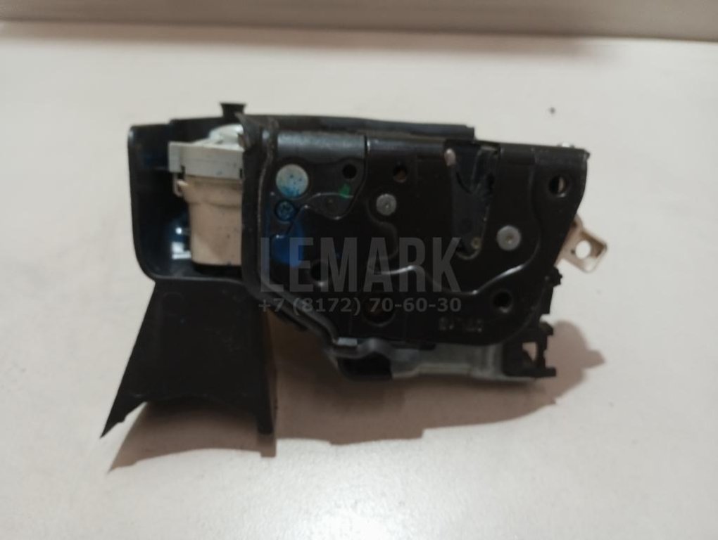 Замок двери передней левой