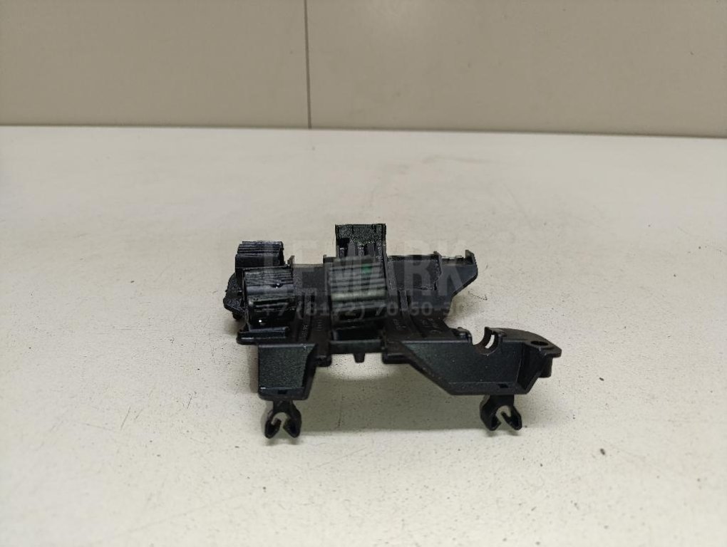 Кронштейн (сопут. товар) для  Audi A4 [B8] 2007-2015