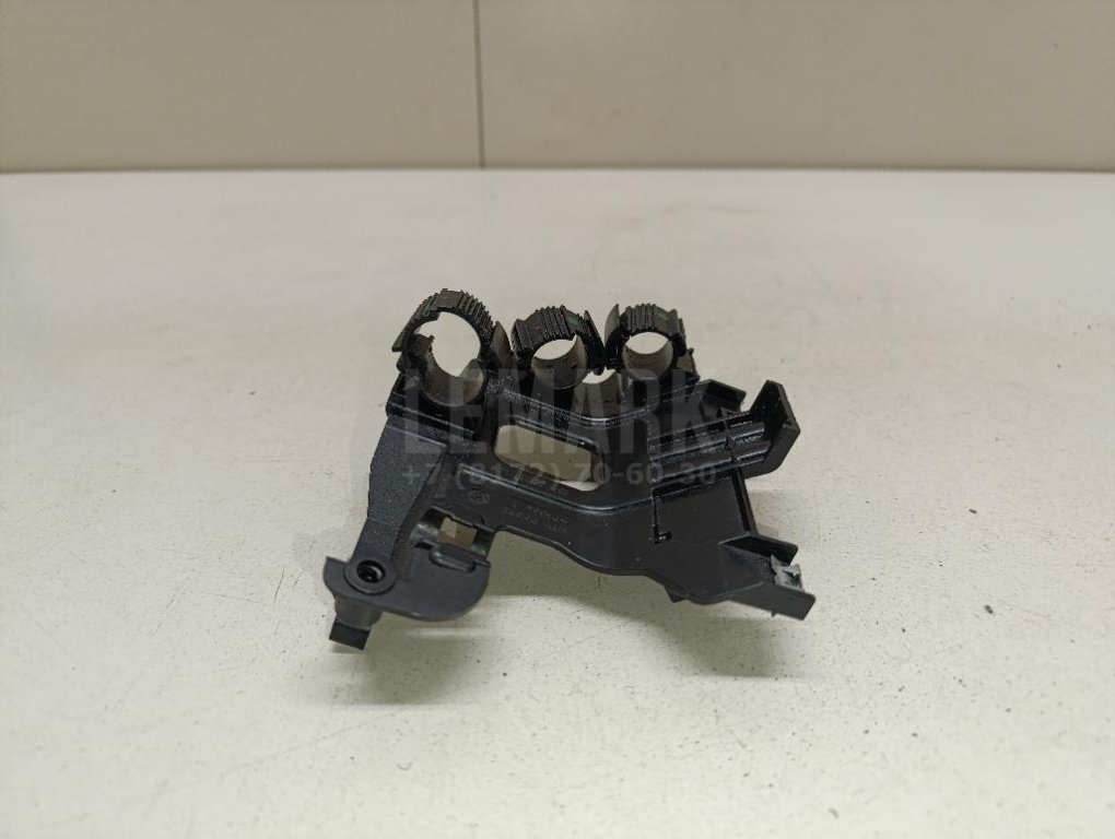 Кронштейн (сопут. товар) для  Audi A4 [B8] 2007-2015