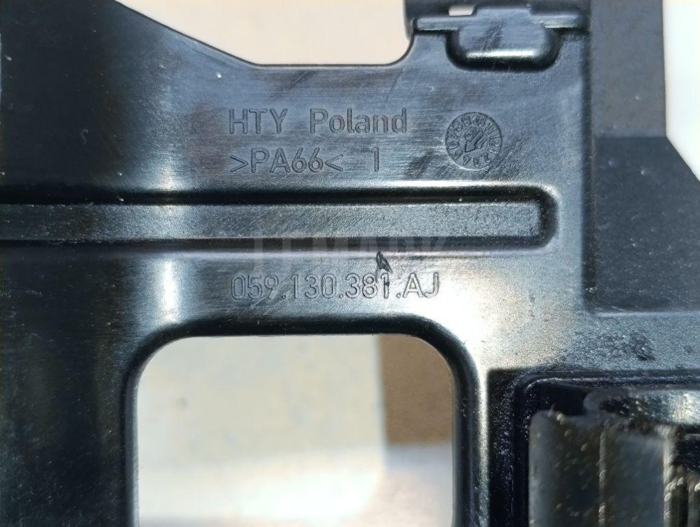 Кронштейн (сопут. товар) для  Audi A4 [B8] 2007-2015