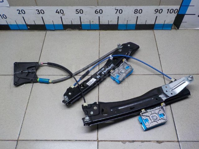 Стеклоподъемник электр. задний правый