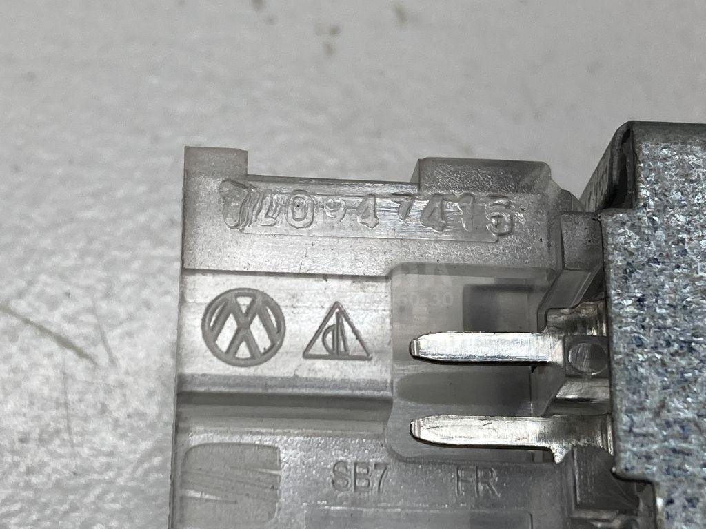 Плафон салонный