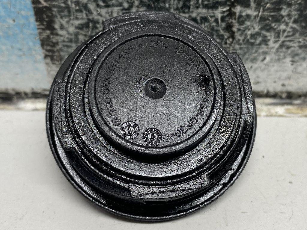 Крышка маслозаливной горловины