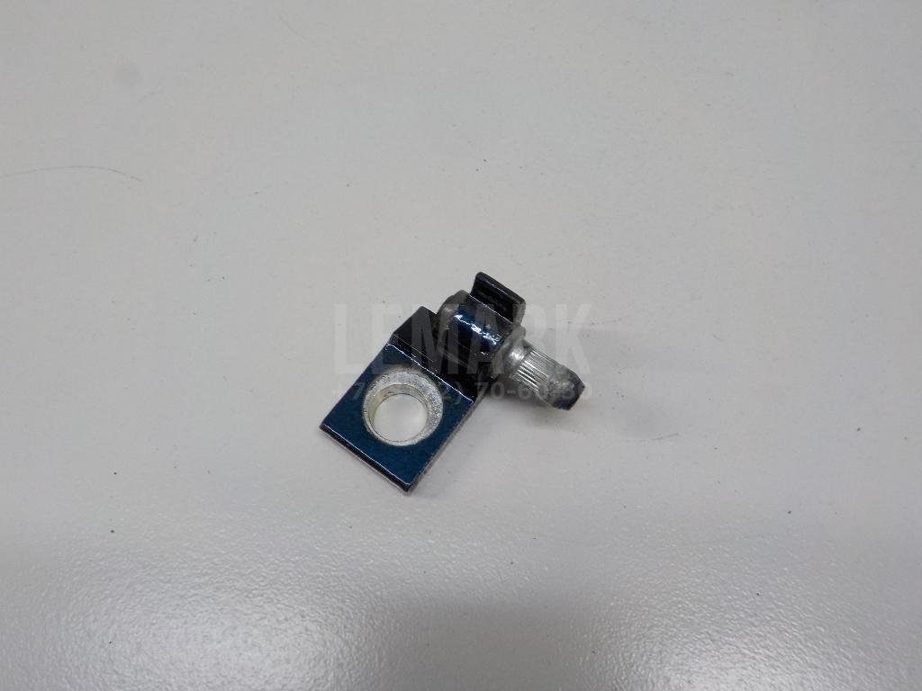 Петля двери