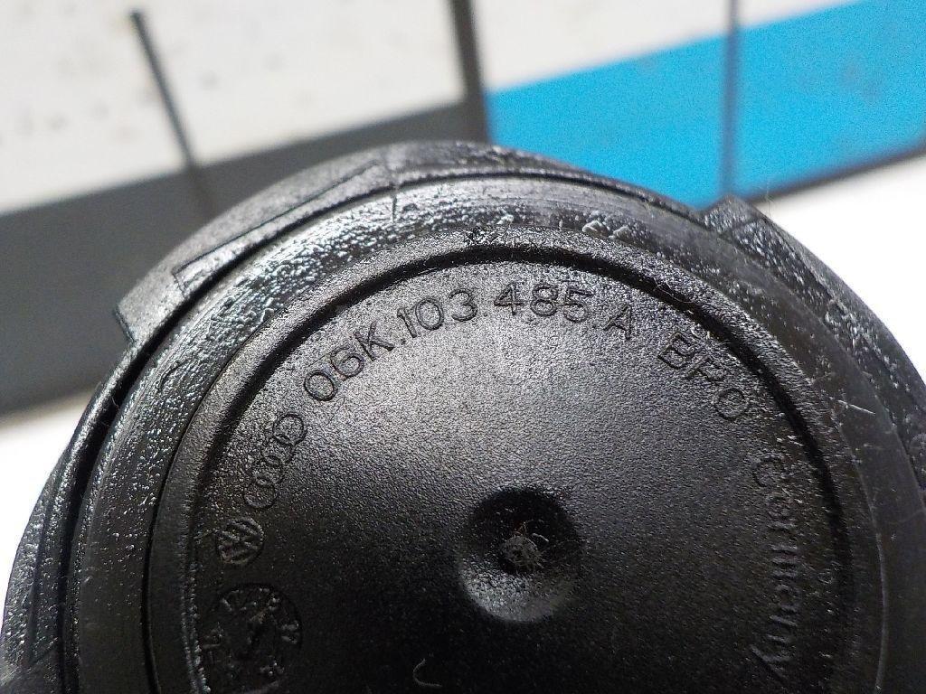 Крышка маслозаливной горловины