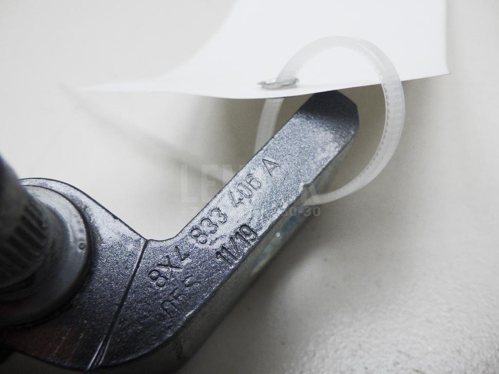 Петля двери