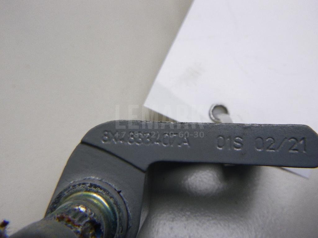 Петля двери