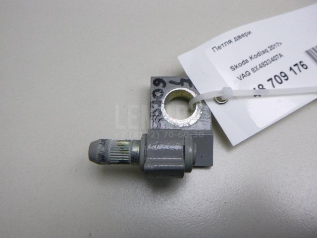 Петля двери