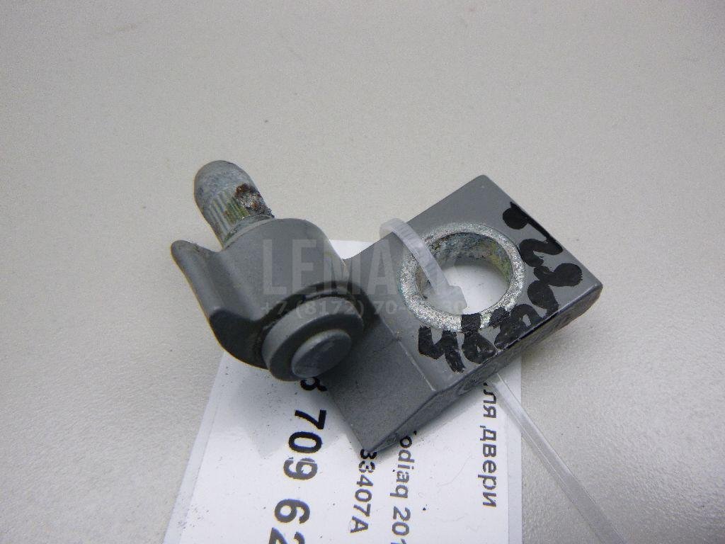 Петля двери