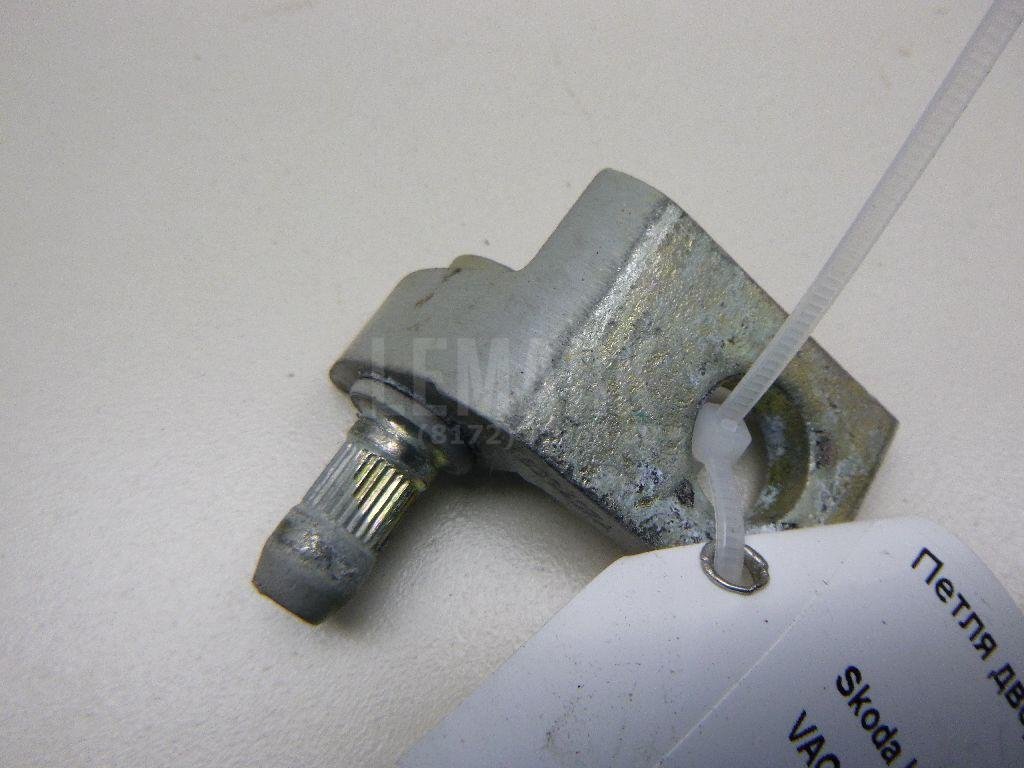 Петля двери