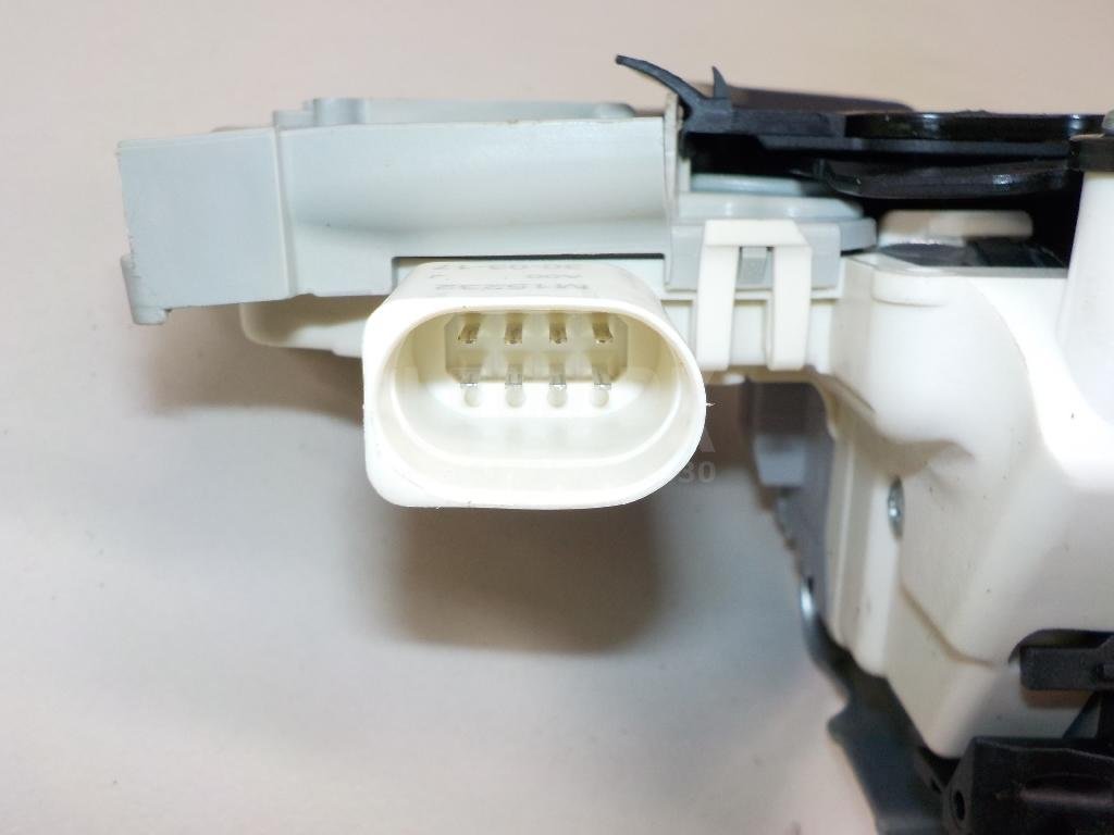 Замок двери задней правой