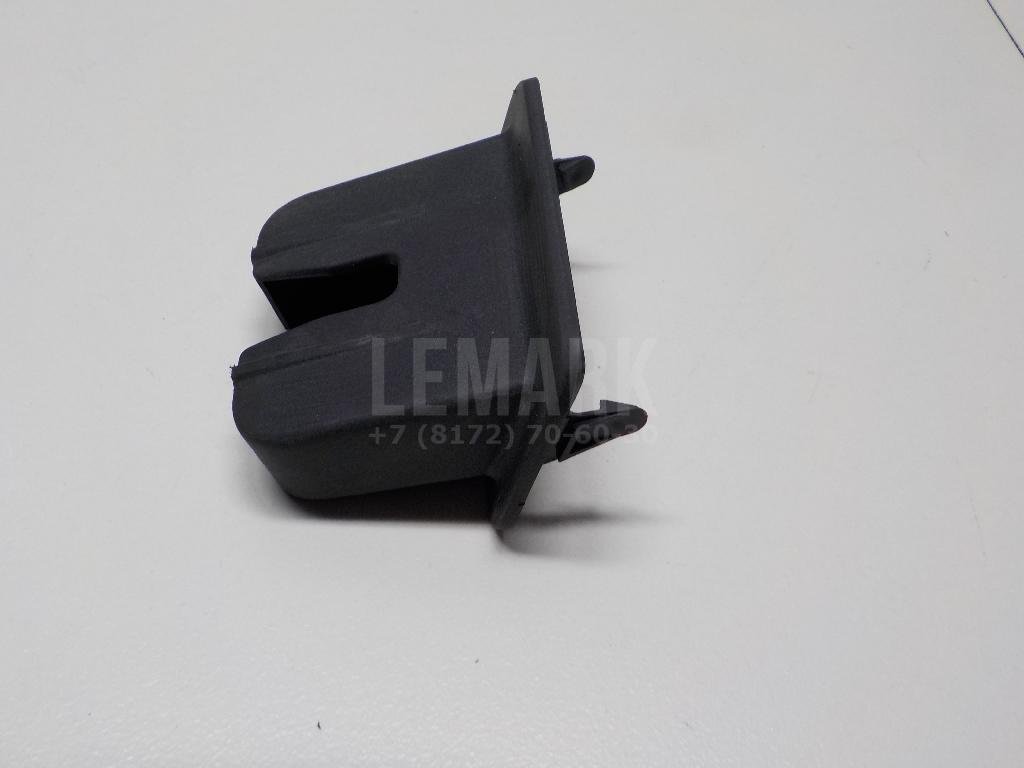 Кожух замка багажника