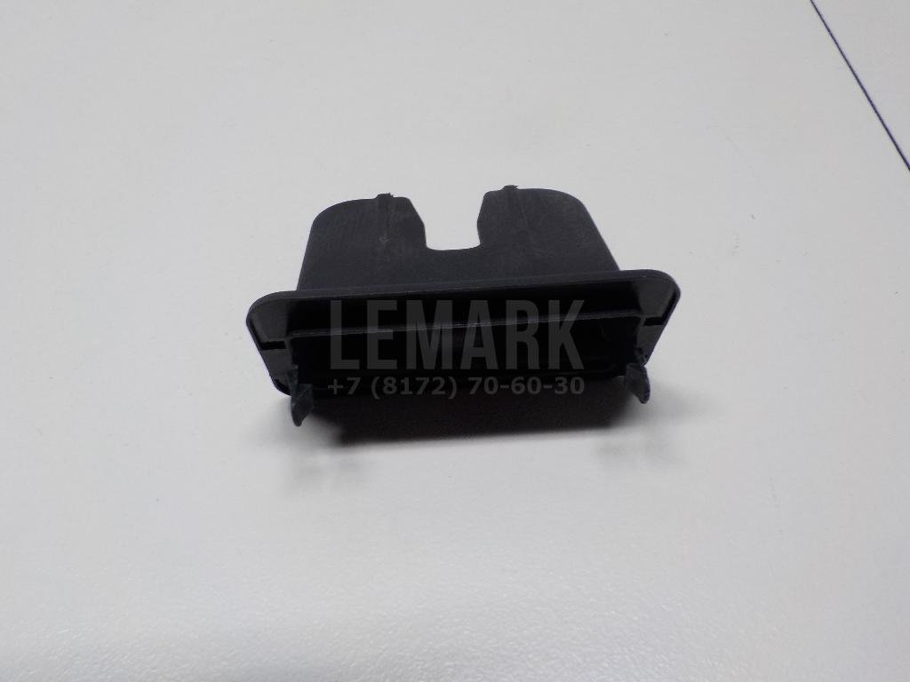 Кожух замка багажника