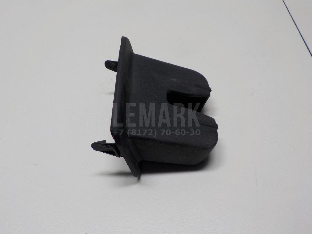 Кожух замка багажника