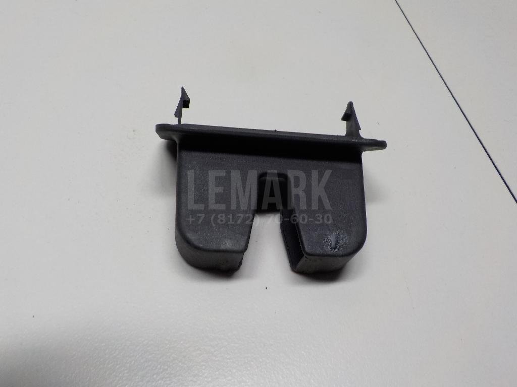 Кожух замка багажника