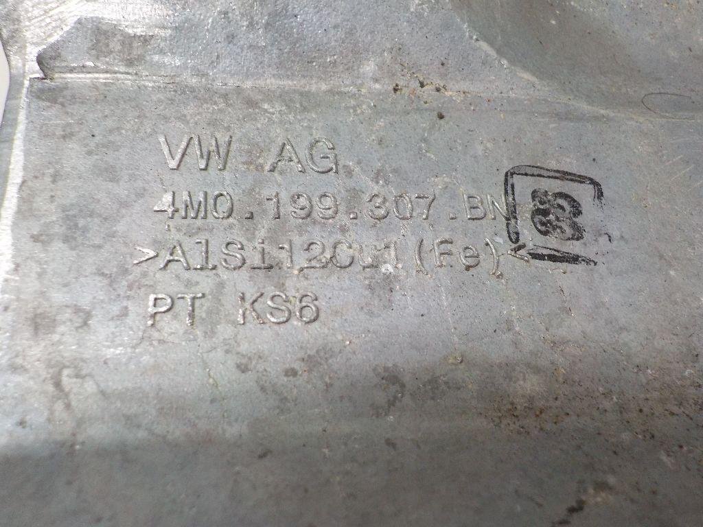 Кронштейн двигателя левый