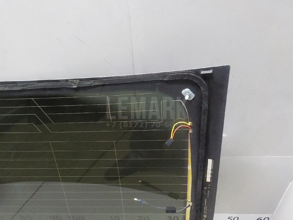 Стекло двери багажника