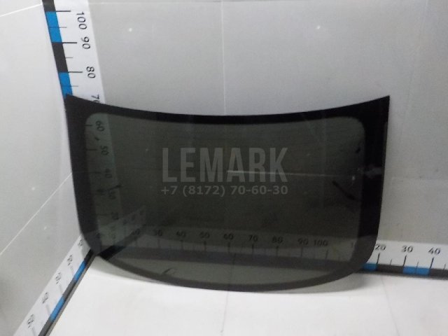 Стекло двери багажника