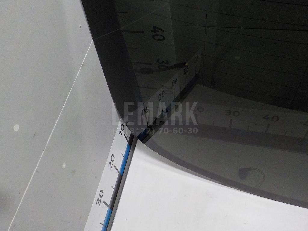 Стекло двери багажника