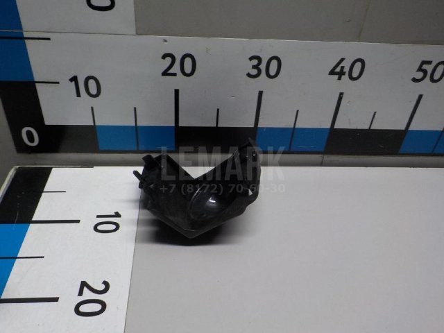 Заглушка бампера левая