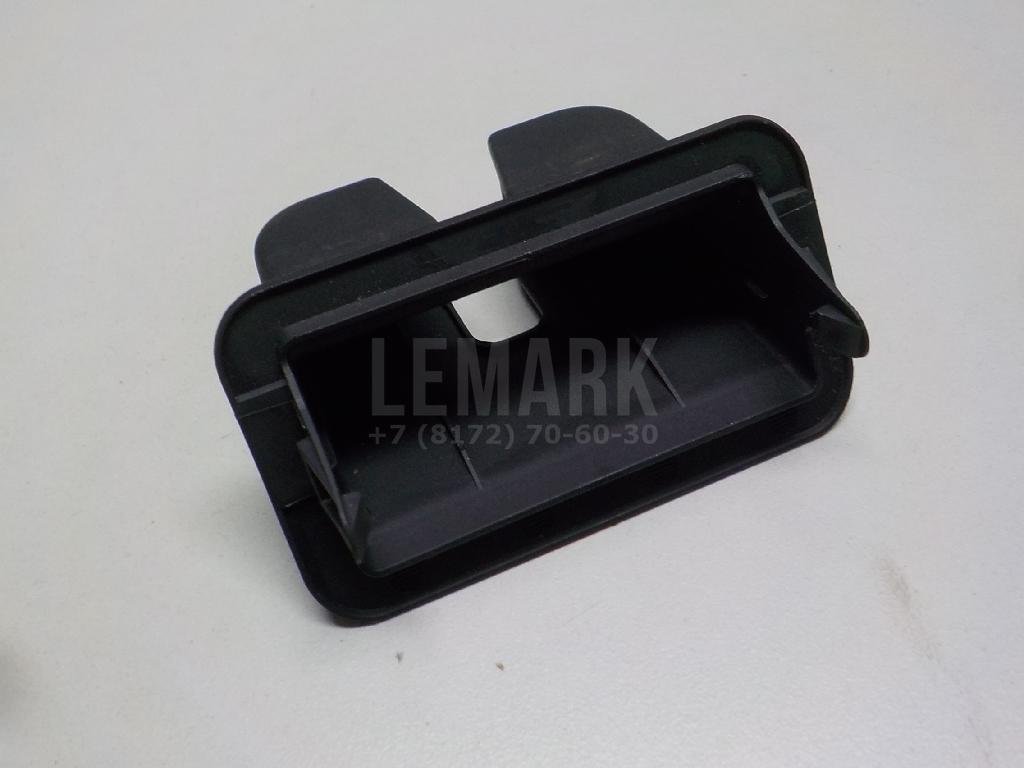 Кожух замка багажника