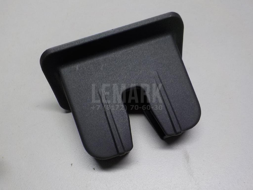 Кожух замка багажника