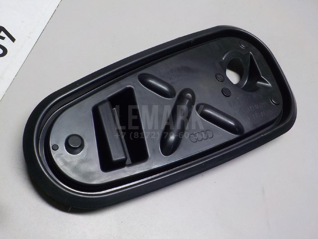 Заглушка панели двери