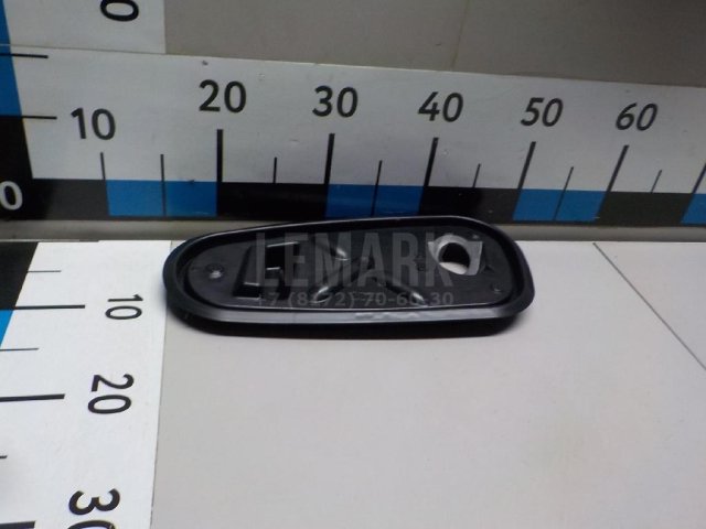 Заглушка панели двери