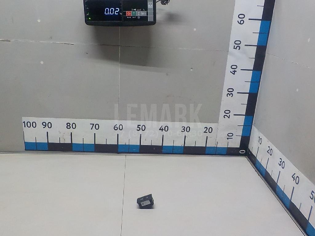 Кнопка закрывания багажника