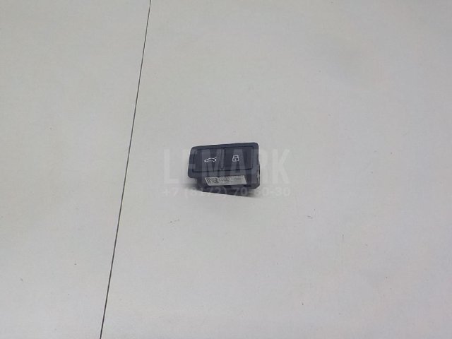 Кнопка закрывания багажника