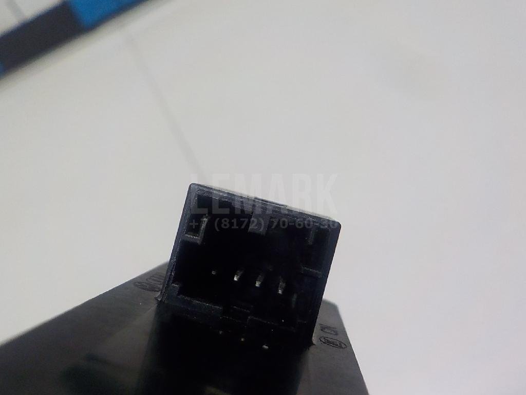 Кнопка закрывания багажника