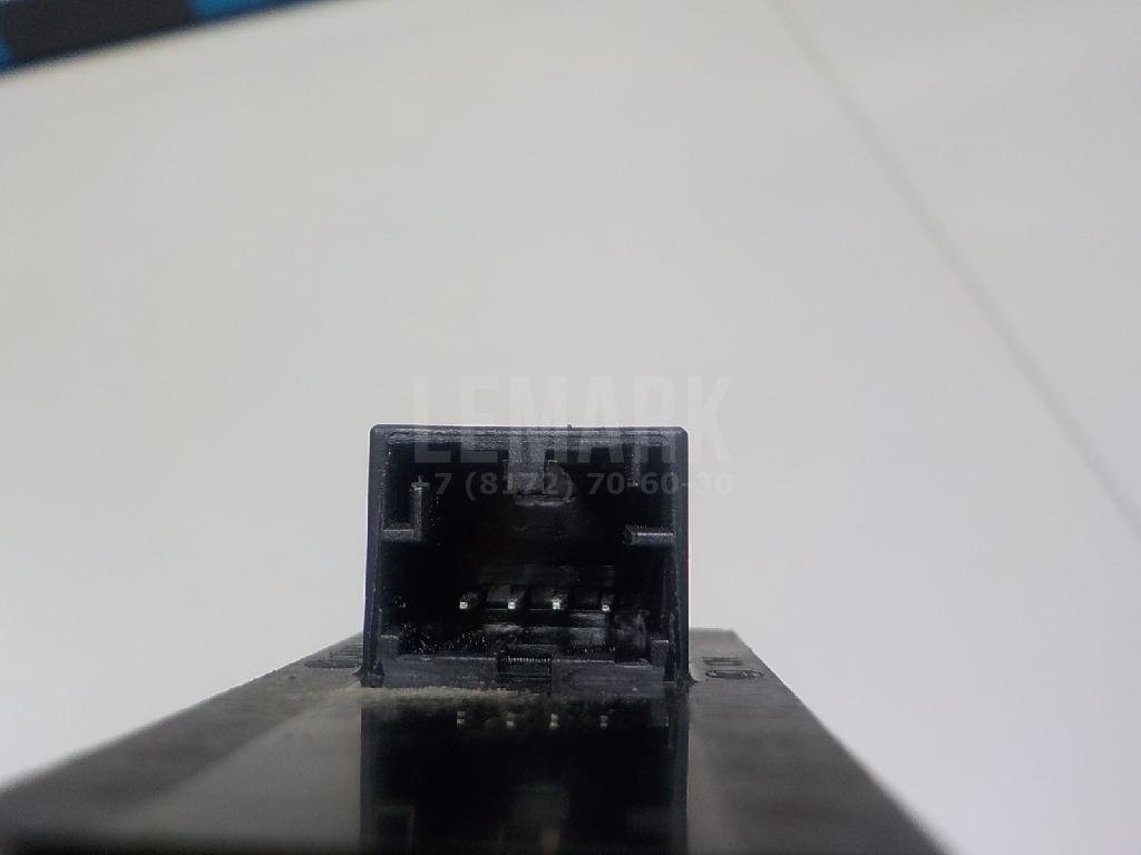 Кнопка закрывания багажника