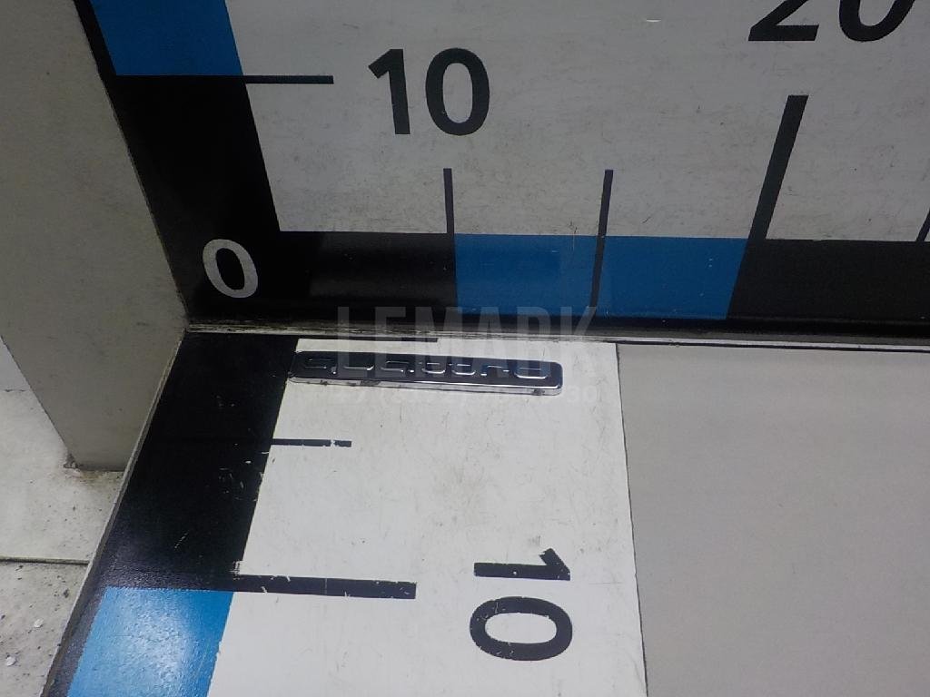 Эмблема на крышку багажника