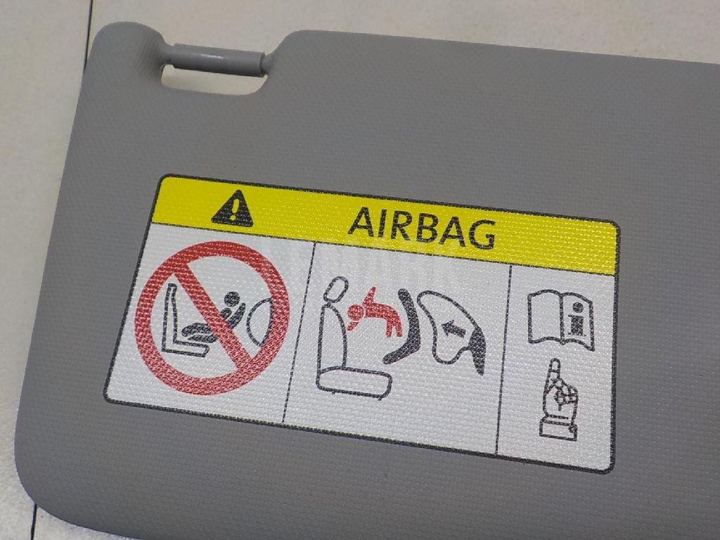 Козырек солнцезащитный (внутри)