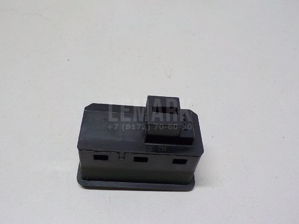 Кнопка закрывания багажника