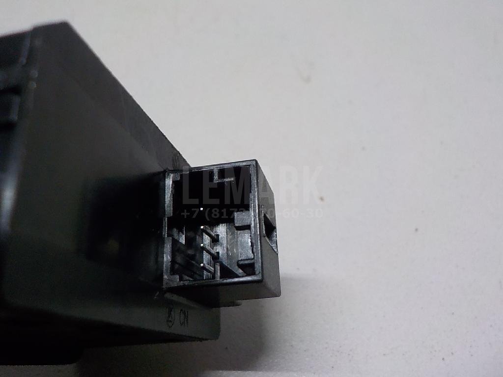 Кнопка закрывания багажника