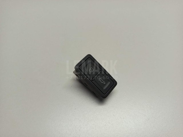 Кнопка закрывания багажника