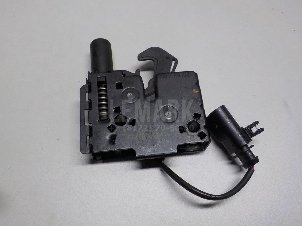 Замок капота