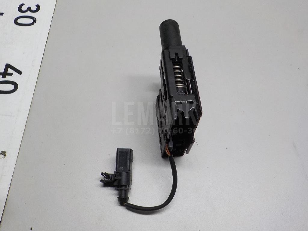 Замок капота