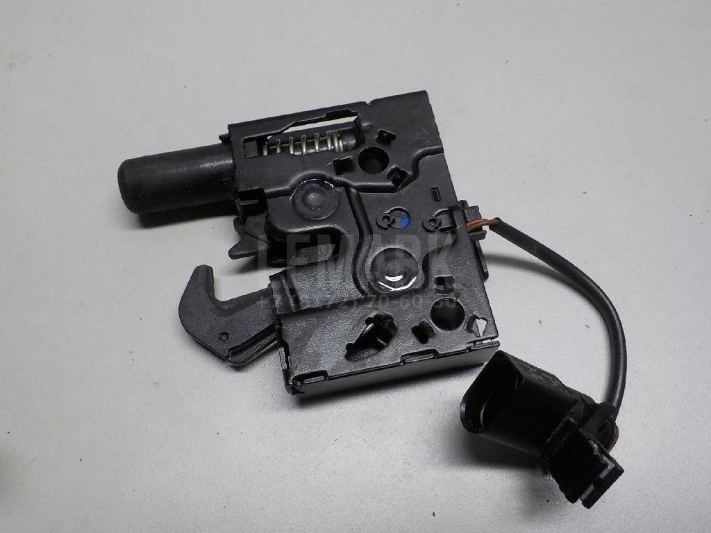 Замок капота