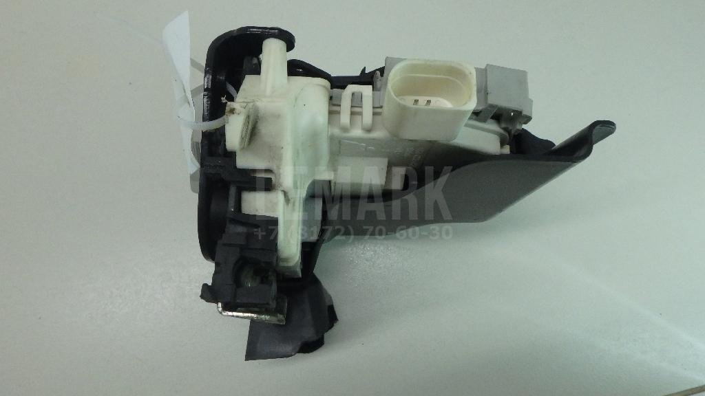 Замок двери передней левой