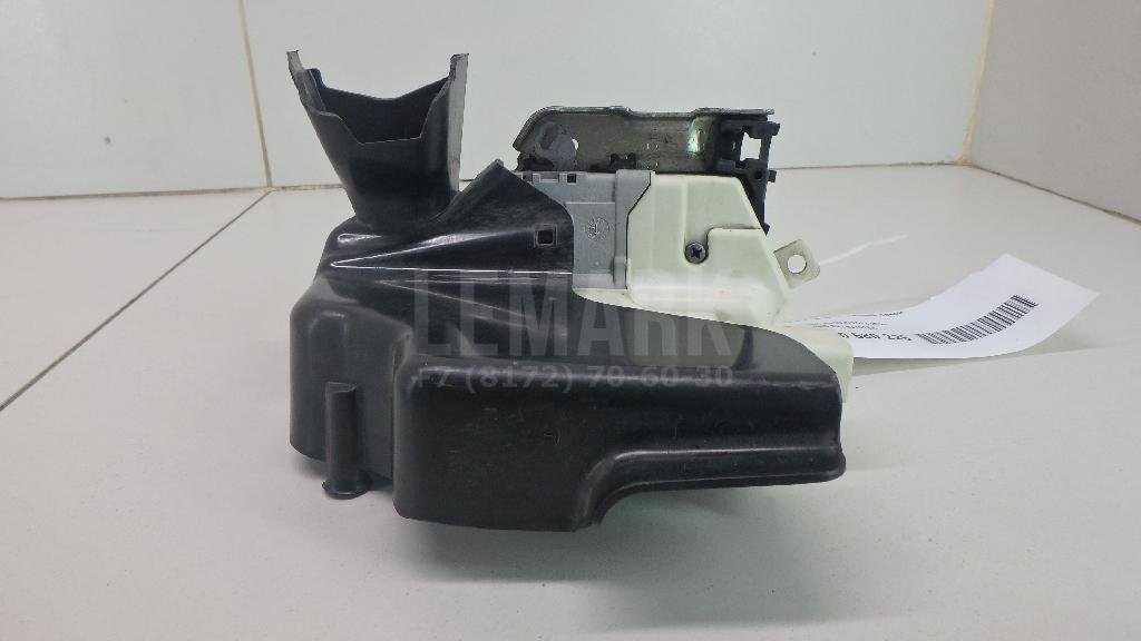 Замок двери передней левой